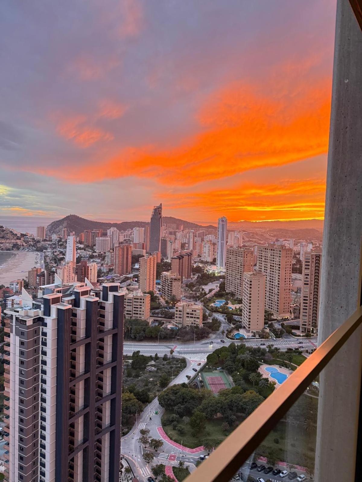 Intempo Sky Luxury Apartment 26 Floor Spa & Seaview Benidorm Dış mekan fotoğraf